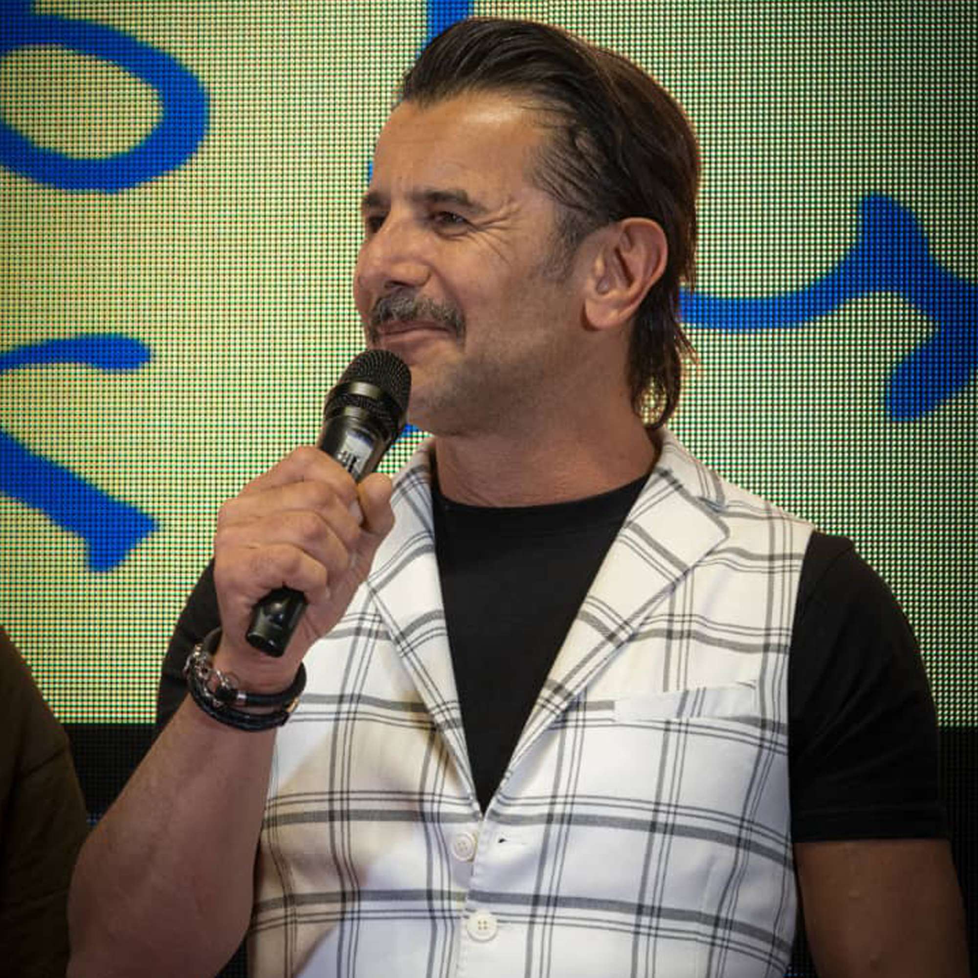 فرش قرمز فیلم زیبا صدایم کن